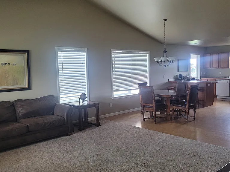 458 Godfrey Way — Photo 3