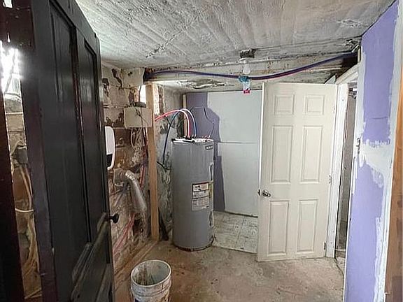 5th image of 832 Shady Ave