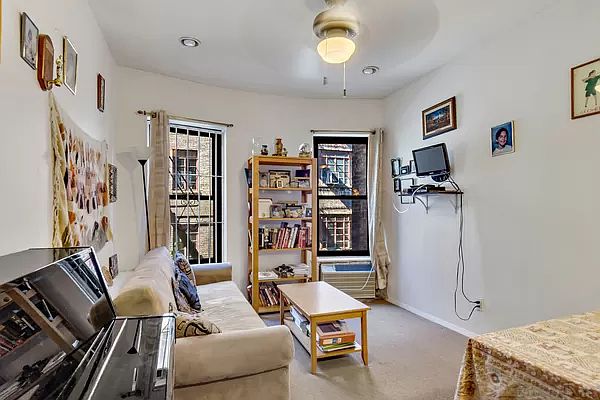 1st image of 160 E 91st St APT 4P