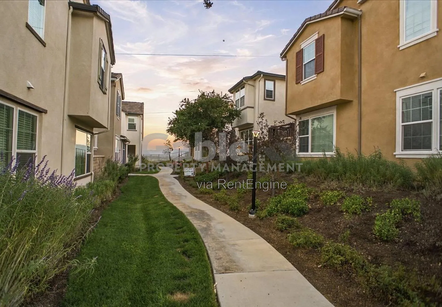 3 bed, 3.0 bath, 1678 sqft, $3,800 — Photo 2