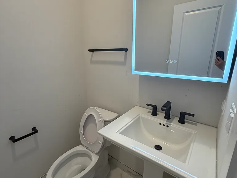 3354 N Sheffield Ave — Photo 16