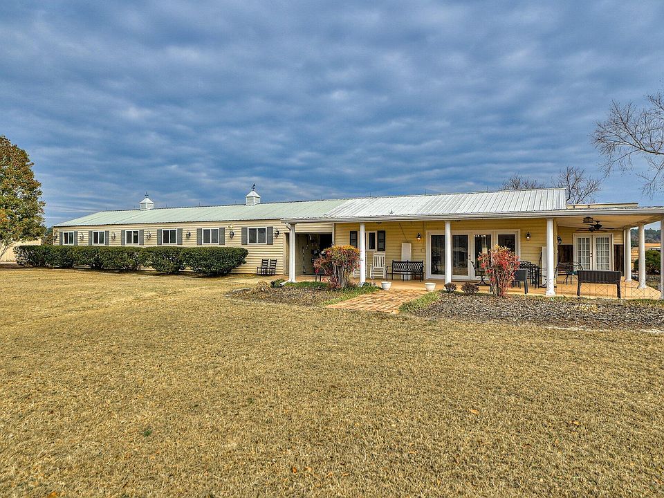 1st image of 407 Ancient Oak Ln