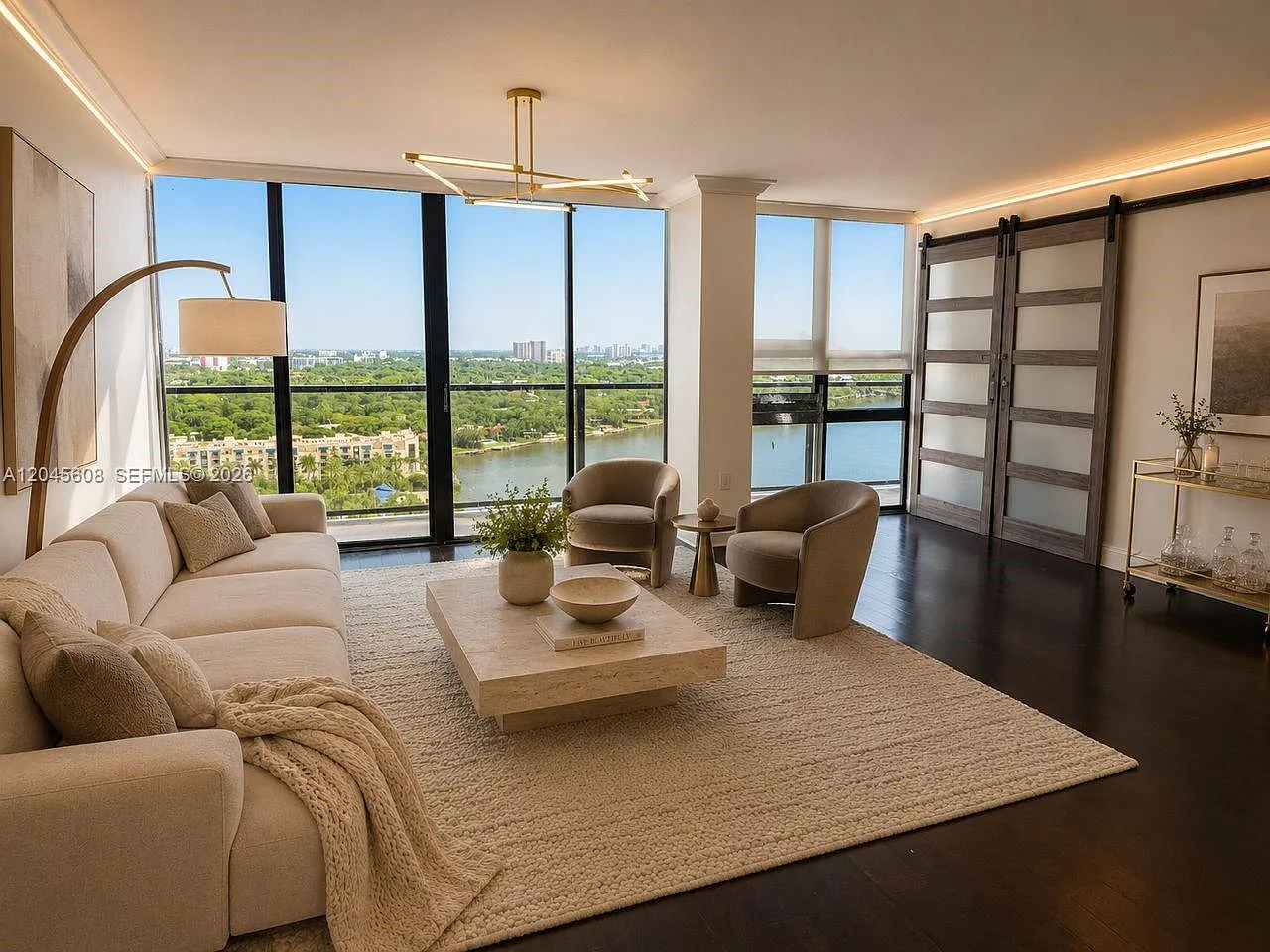 Charter Club Condo — Photo 2