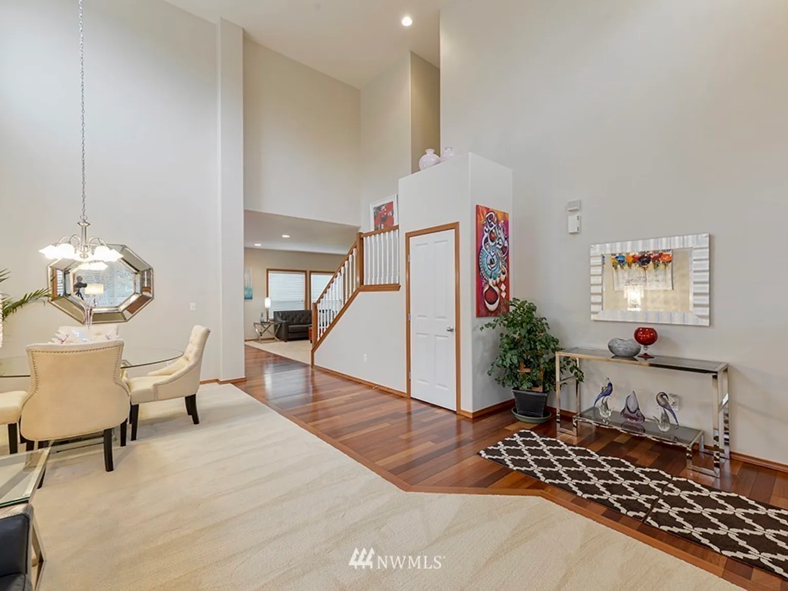 5 bed, 3.5 bath, 2409 sqft, $4,440 — Photo 4