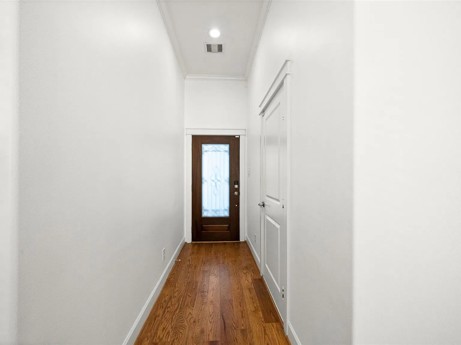 3 bed, 4.0 bath, 1928 sqft, $3,150 — Photo 3