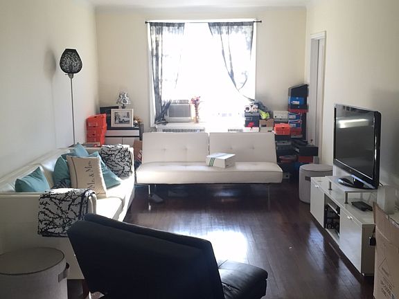 3rd image of 11420 Queens Blvd #F4