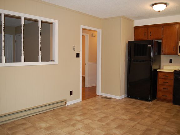 4th image of 3100 Spring Creek Ct