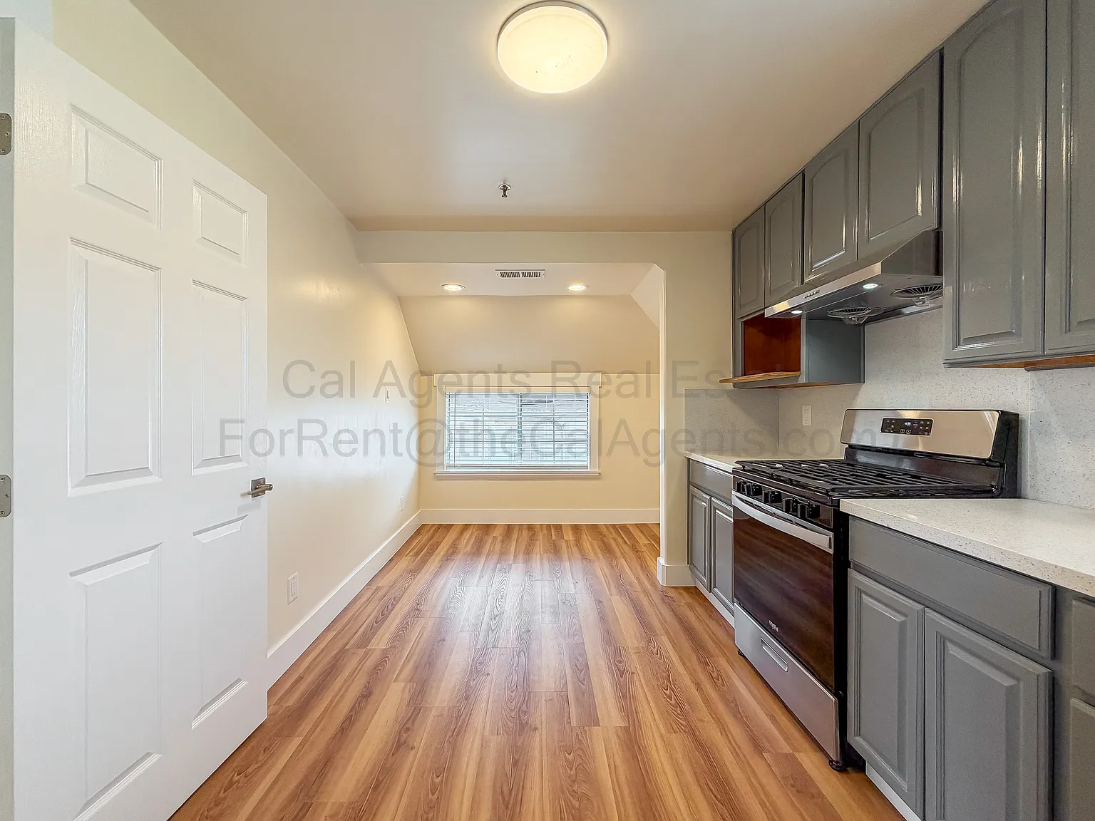 3 bed, 1.5 bath, 1100 sqft, $3,400 — Photo 2