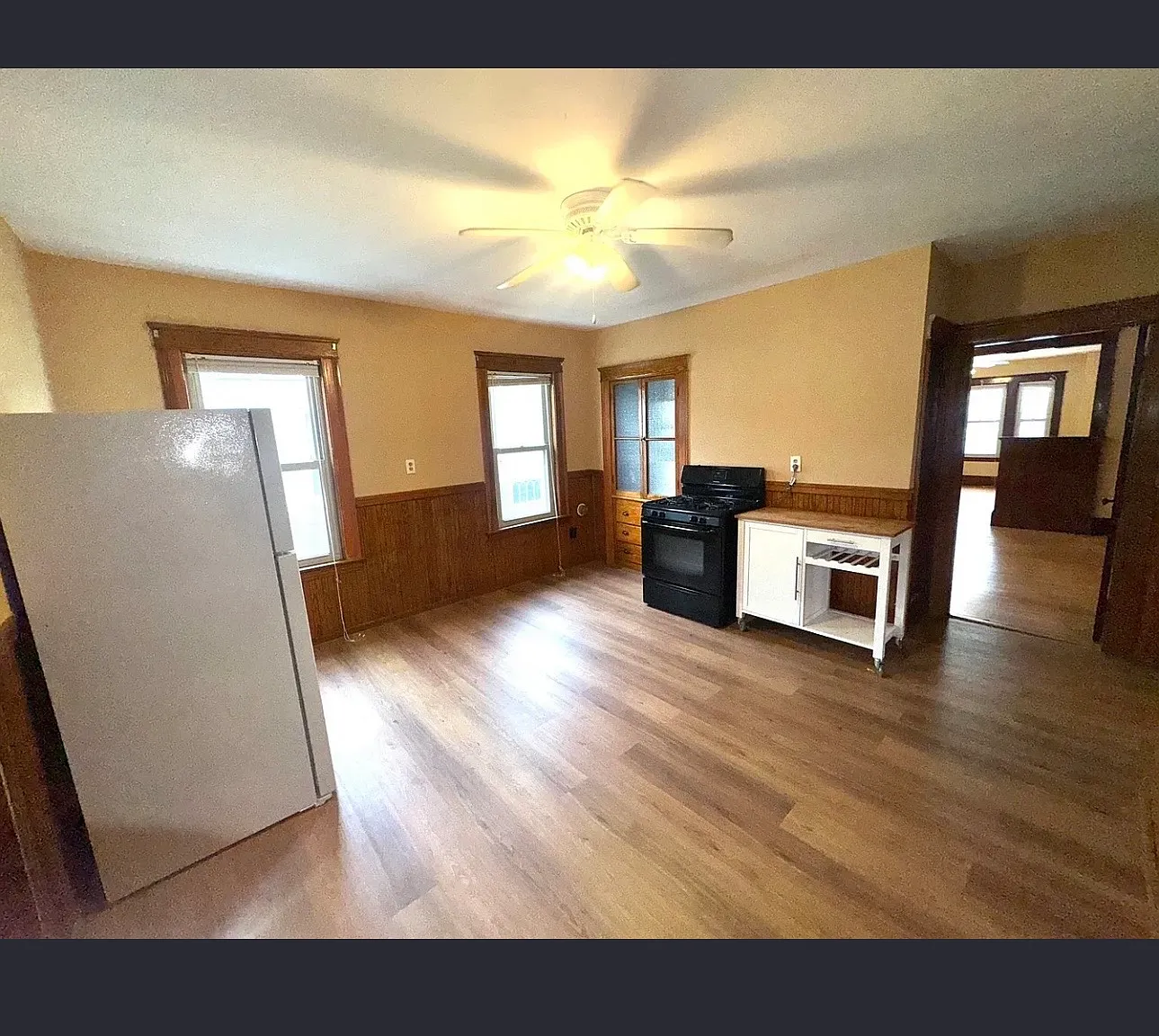 3 bed, 1364 sqft, $2,300 — Photo 2