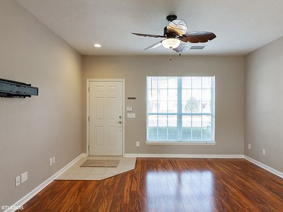3rd image of 3632 Summerlin Ln