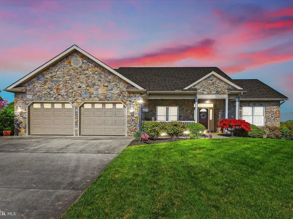 7052 Ballybunion Ct, Fayetteville, PA 17222