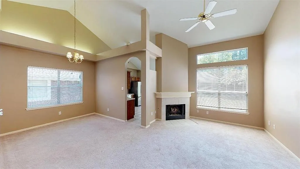 3 bed, 2.0 bath, 1421 sqft, $1,725 — Photo 4