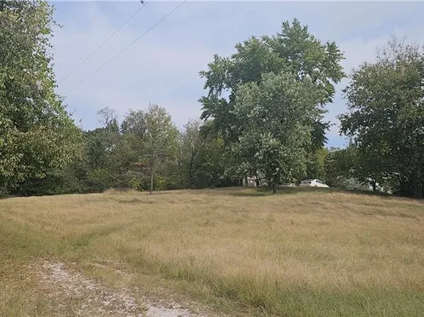 5839 Gillen Rd, Odessa, MO 64076