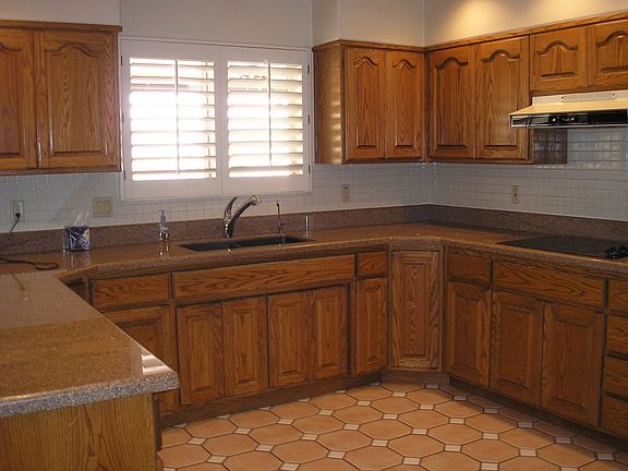 Gourmet Kitchen w/Granite Countertops