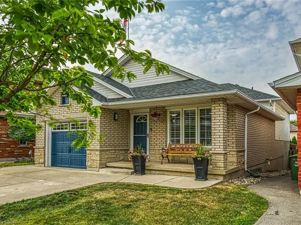 88 Redfern Ave, Hamilton, ON L9C 7S6