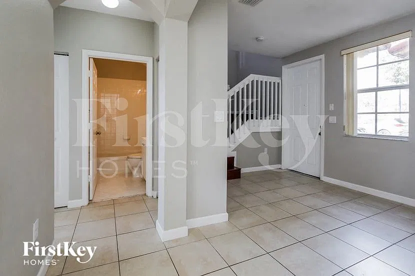 3 bed, 3.0 bath, 1234 sqft, $2,960 — Photo 4