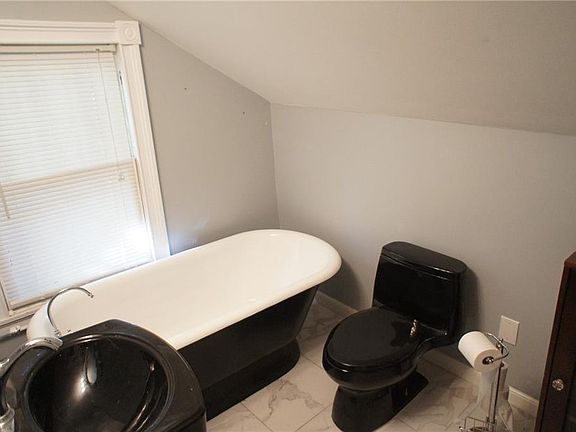 4th image of 1708 Garvin St