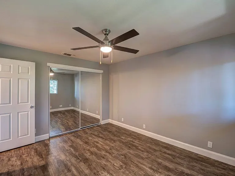 Sandpointe Apartments — Photo 14