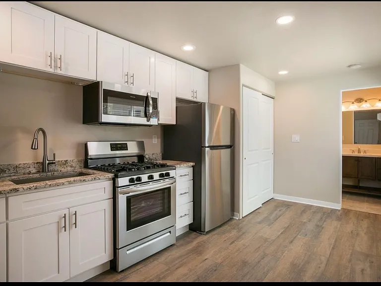 635 Adams St NE #C — Photo 2