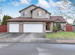 705 SW 28th St, Troutdale, OR 97060