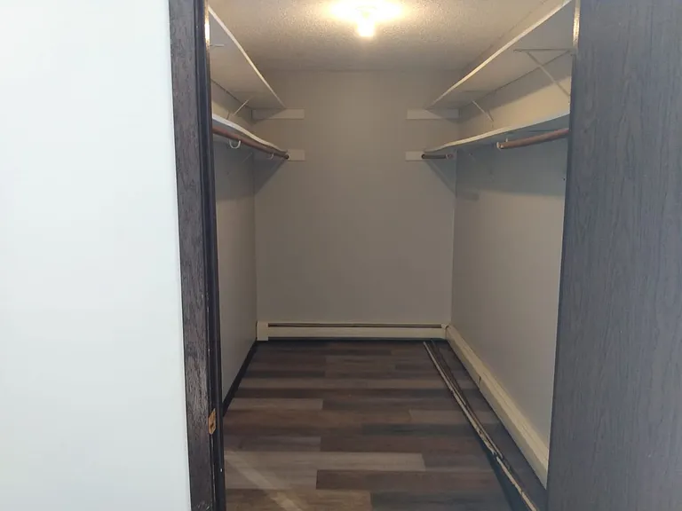 419 & 427 Bryant Ave NW — Photo 8