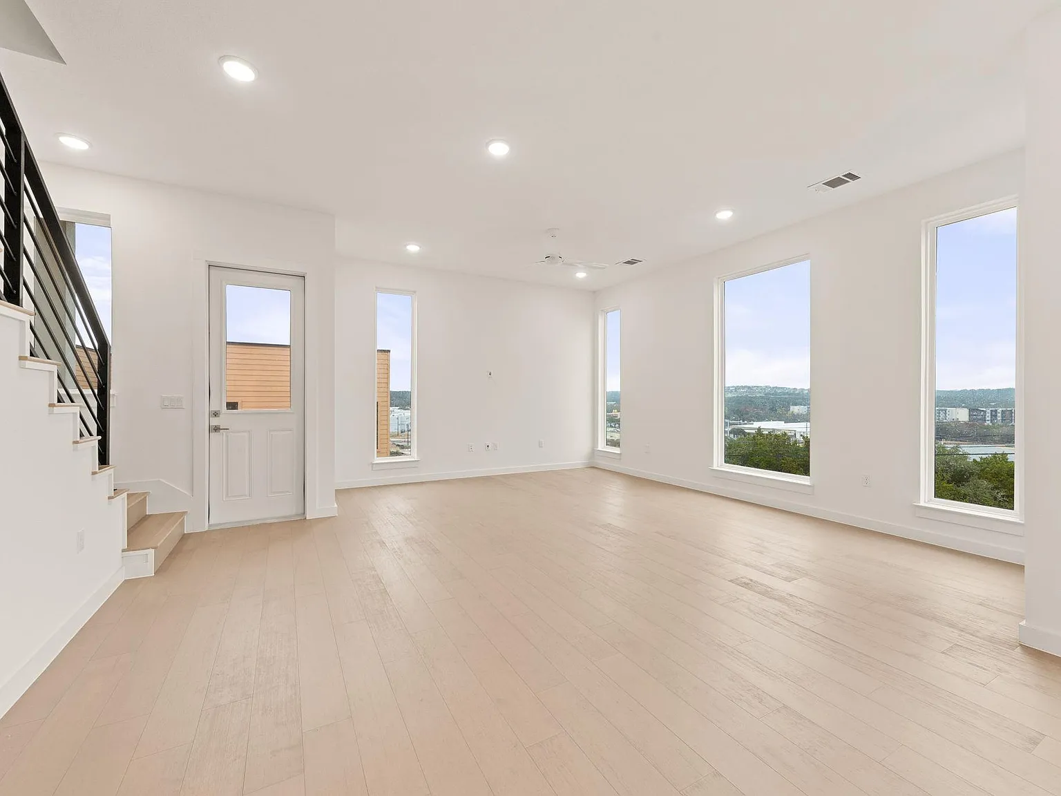 3 bed, 3.5 bath, 1780 sqft, $3,215 — Photo 4