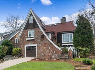 9 Harmony Dr, Larchmont, NY 10538