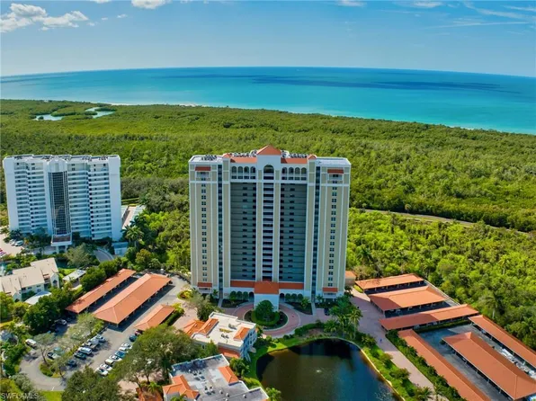 6585 Nicholas Blvd, Naples, FL