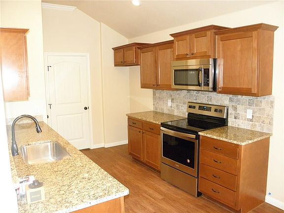 4th image of 6834 Jennings Dr