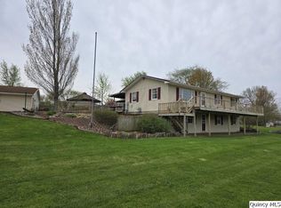 704 Orchard Ln, Carthage, IL 62321