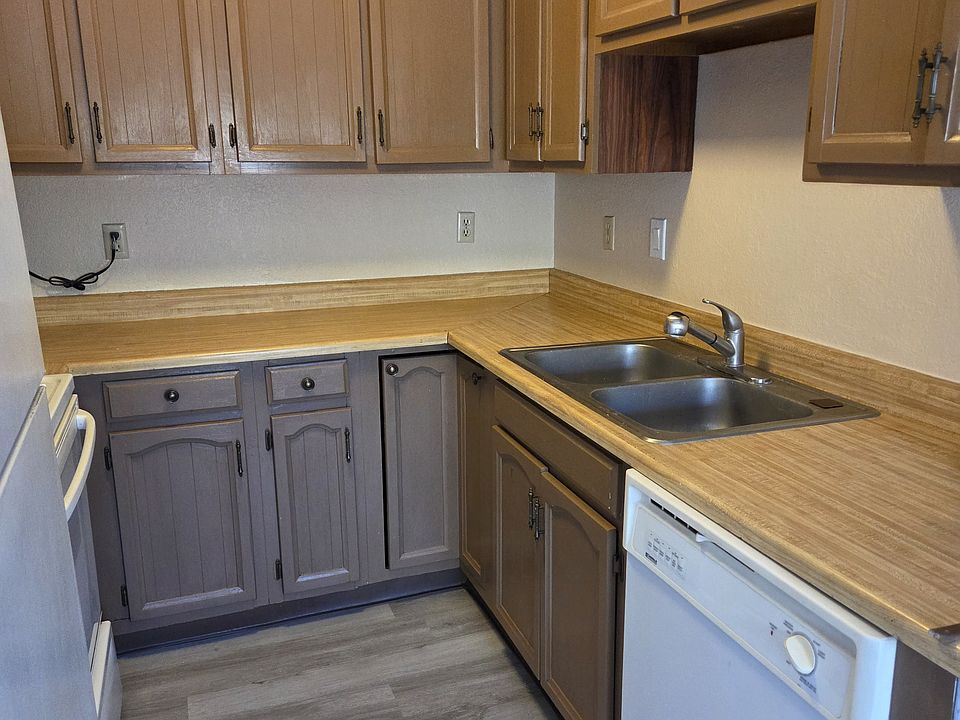 Kitchen with garbage disposal & dishwasher
