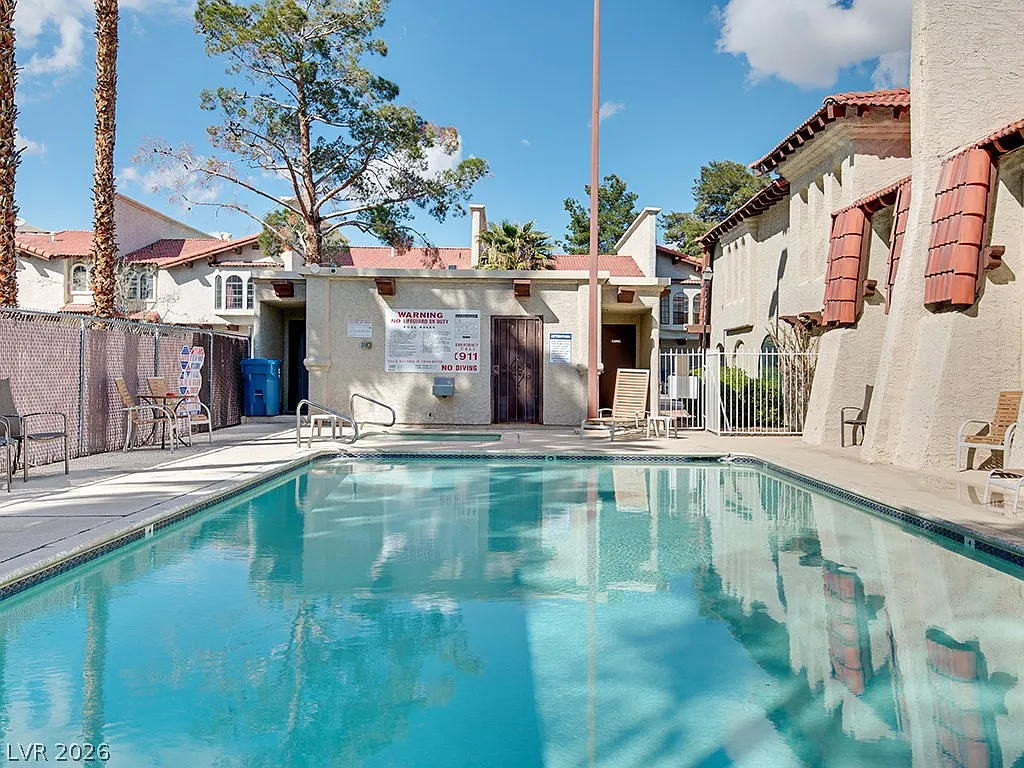 2 bed, 2.5 bath, 1719 sqft, $2,700 — Photo 3