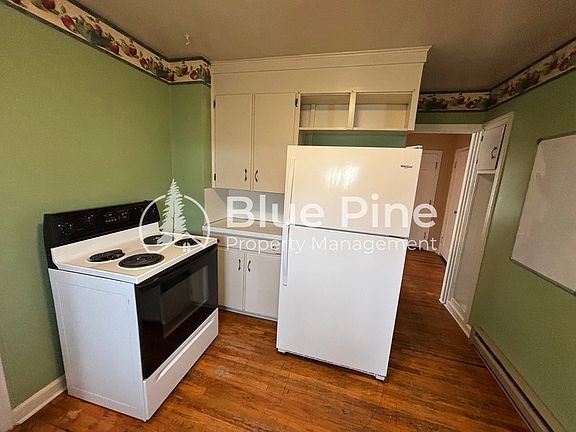 4th image of 225 E 24th St