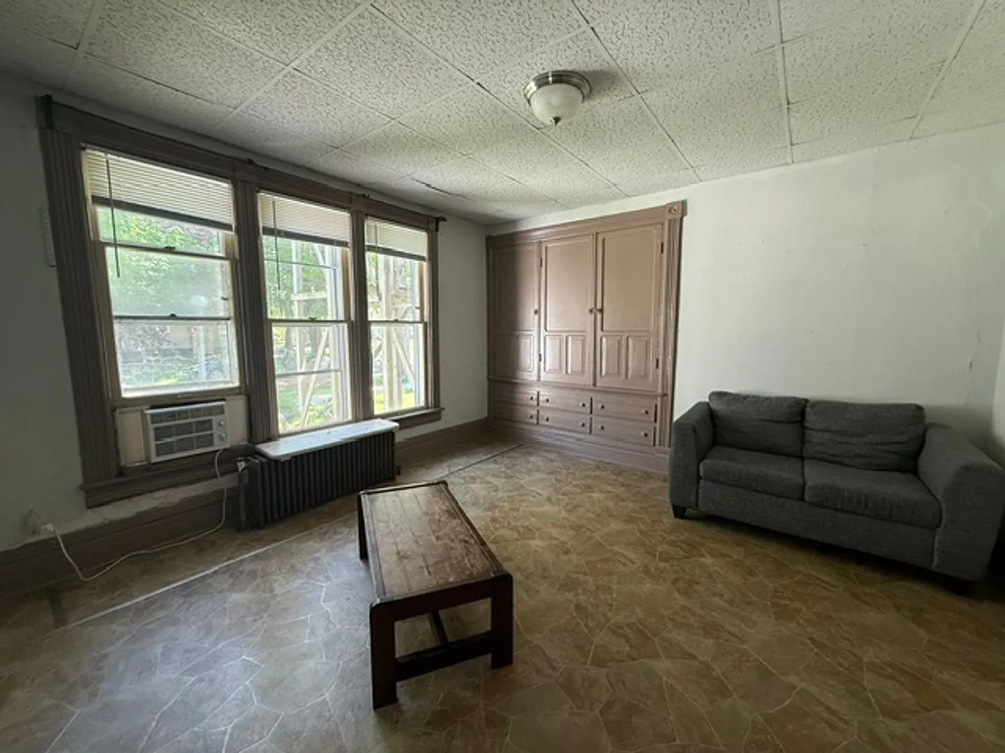 802 W Illinois — Photo 3