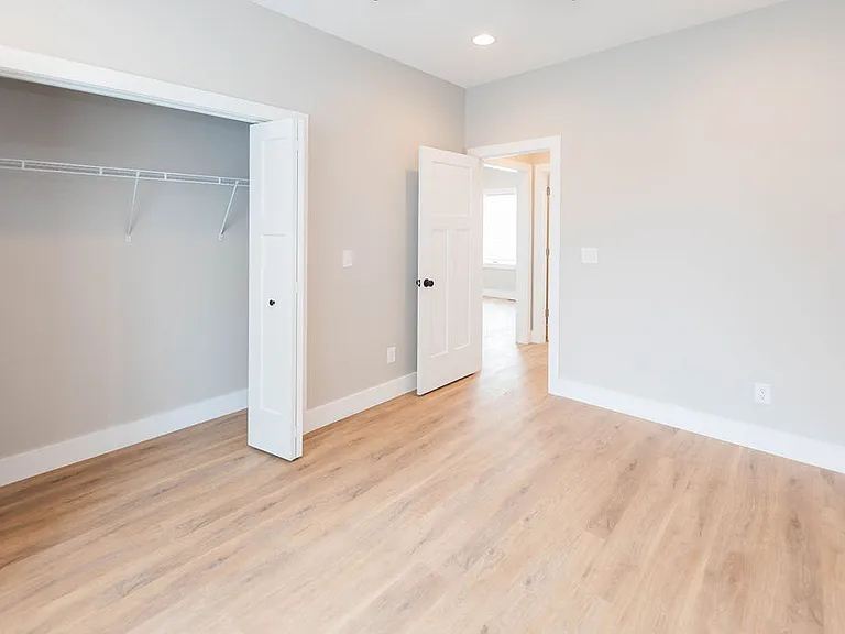 313 W 17th St — Photo 21