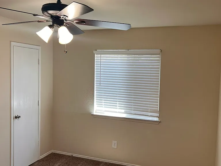 1017 Alexandria Dr — Photo 15