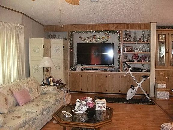 3rd image of 712 Lake Larch Dr #303