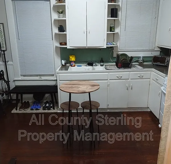 237 SW 2nd Pl #2 — Photo 3