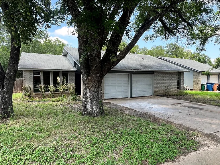 4620 Button Bend Rd — Photo 1