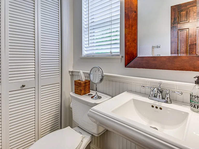 200 Woodbine Dr — Photo 15