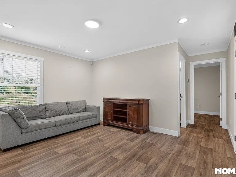1431 W Ridgeway Rd — Photo 15
