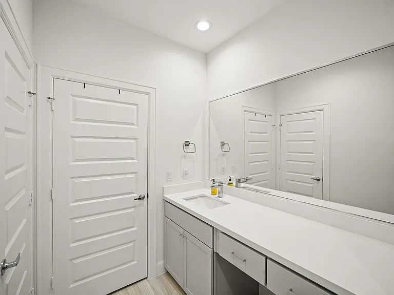 2709 Clinton Dr — Photo 6