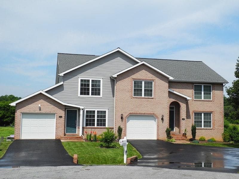 1st image of 445 Chartridge Dr