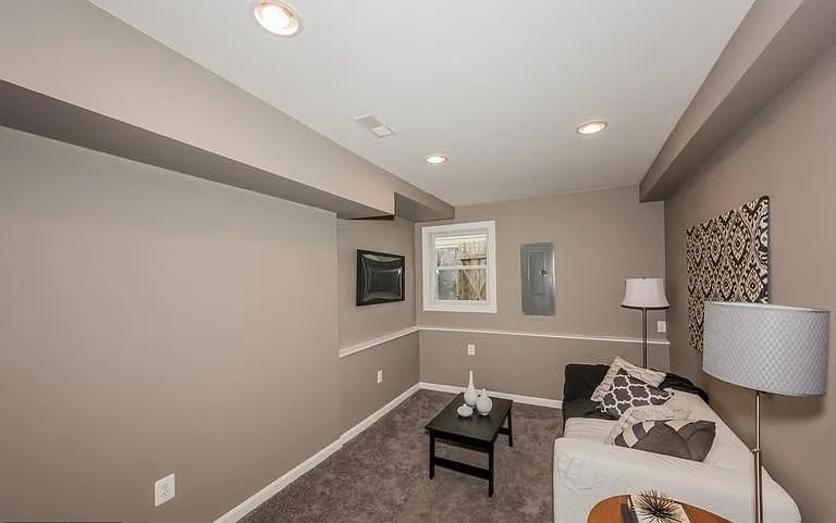 2412 Foster Ave — Photo 3