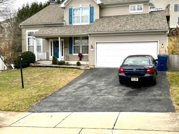 740 Meadowbrook Dr, Coatesville, PA 19320