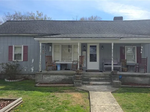 1202 Ridge Ave, Eden, NC 27288