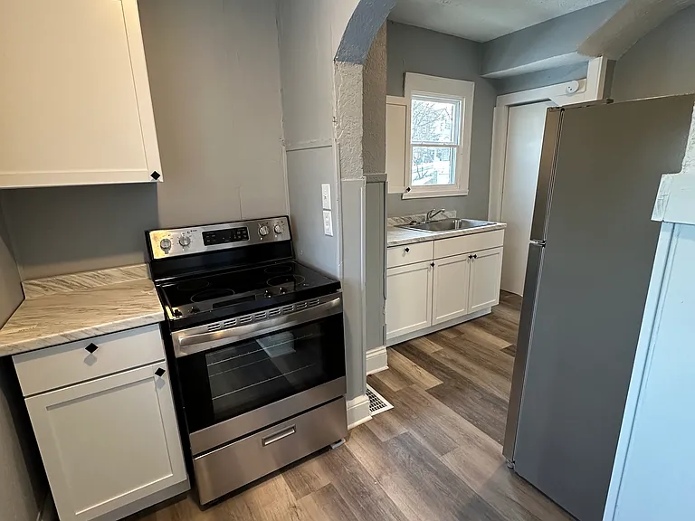 1452 Gross Ave NE — Photo 4