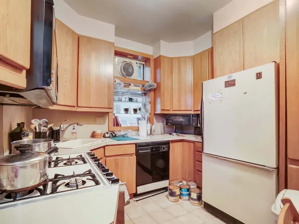 324 East 50th Street image 1 of 5