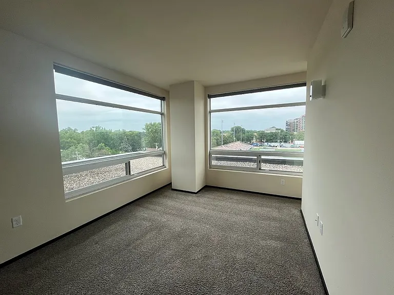 Galaxie High Rise Apartments — Photo 158