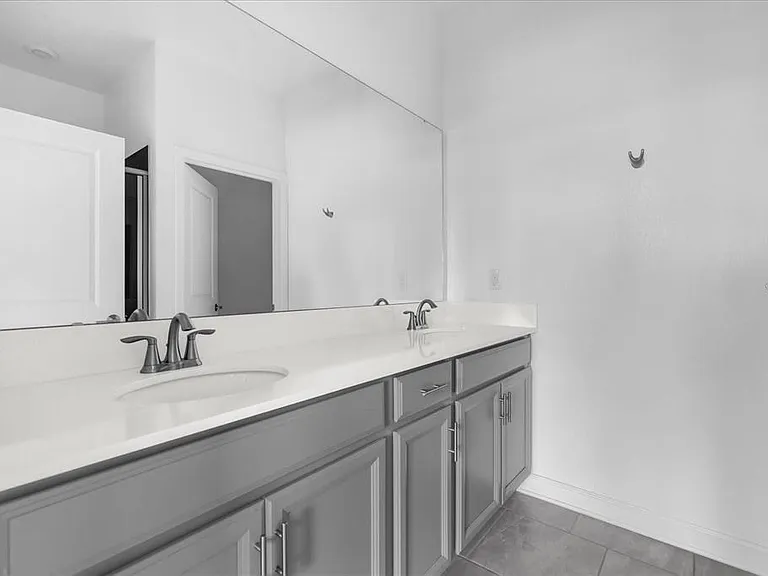 2959 Addison Blvd — Photo 10